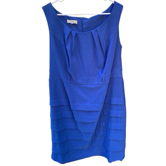 Elegant Blue Sleeveless Dress - Picture 2 of 13
